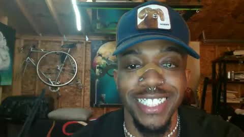 Snapshot of threefreaknyc chatting on February 17, 3:58 am threefreaknyc online show from February 17, 3:58 am