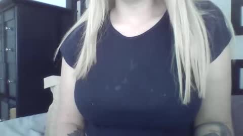 Snapshot of thrillho89 chatting on May 17, 4:32 am thrillho89 online show from May 17, 4:32 am