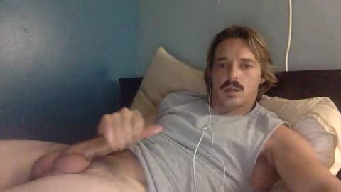 Snapshot of throatitbb chatting on March 15, 11:16 am throatitbb online show from March 15, 11:16 am