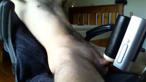 Snapshot of throbmasterr chatting on May 4, 12:17 am throbmasterr online show from May 4, 12:17 am