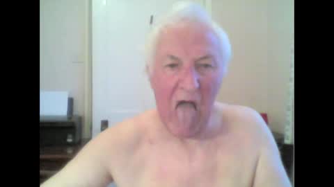 Snapshot of thruster99 chatting on January 8, 8:27 am thruster99 online show from January 8, 8:27 am