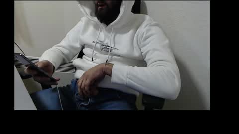 HugeJuicy online show from December 1, 8:53 pm