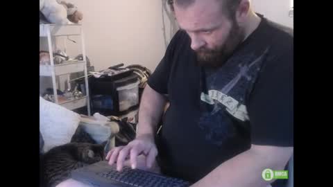 Snapshot of thumper_ss chatting on June 3, 12:02 am thumper ss online show from June 3, 12:02 am