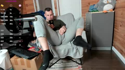 Snapshot of thyleo chatting on March 23, 6:45 pm bigsshark online show from March 23, 6:45 pm