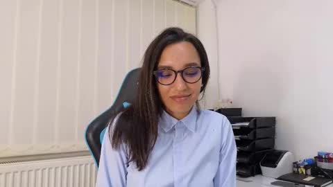 tia_j online show from November 5, 5:13 pm