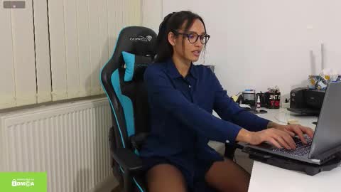 tia_j online show from November 12, 5:02 pm