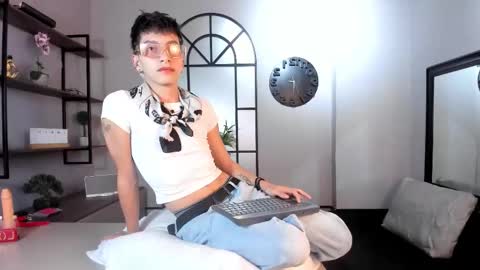 Tiam Muller online show from November 15, 8:16 pm