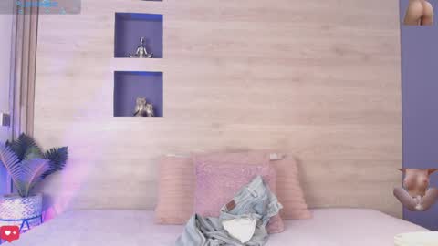 Snapshot of tiana_glow chatting on April 6, 11:16 pm tihana online show from April 6, 11:16 pm