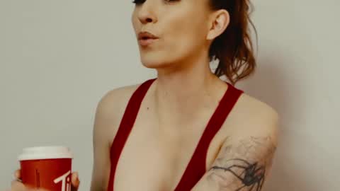 Snapshot of tiannarae chatting on February 12, 3:40 am TIANNA online show from February 12, 3:40 am