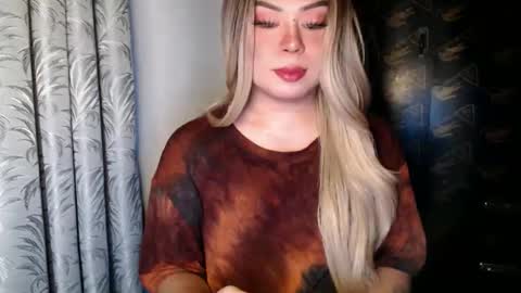 arianna tiara online show from December 18, 2:01 pm