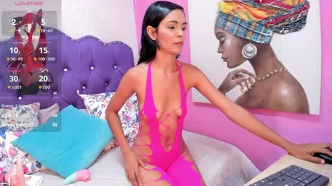Snapshot of tiara_latina chatting on April 7, 11:48 pm Tiara online show from April 7, 11:48 pm