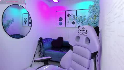 Tiara  online show from May 6, 3:24 am