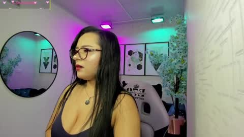 Tiara  online show from May 24, 3:22 am