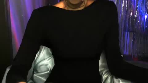 Snapshot of tiaradarling chatting on February 6, 8:02 pm Tiara online show from February 6, 8:02 pm