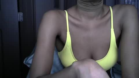Snapshot of tiaradarling chatting on February 25, 8:25 am Tiara online show from February 25, 8:25 am