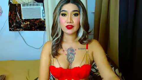 tiarrafoxs online show from December 26, 6:12 pm