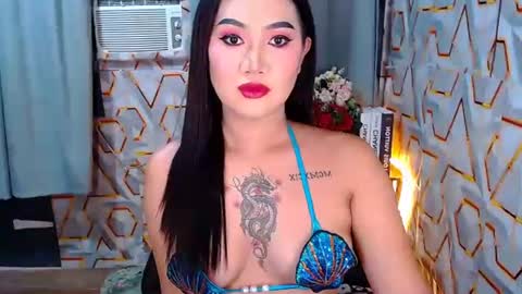 tiarrafoxs online show from April 30, 6:20 am