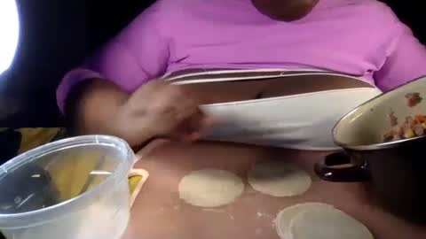 Snapshot of tierrahenri chatting on February 14, 1:02 am Tierra Henri online show from February 14, 1:02 am