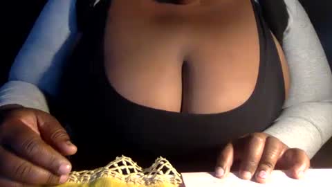 Snapshot of tierrahenri chatting on March 9, 3:05 pm Tierra Henri online show from March 9, 3:05 pm