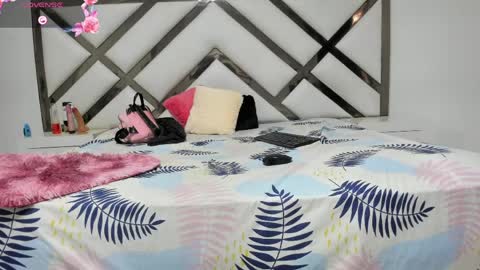 Tifani brown online show from April 1, 12:39 pm