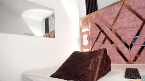 Tifanny online show from September 18, 6:54 pm