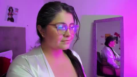 Snapshot of tiff_luxx chatting on February 23, 1:41 pm Tiff Luxx online show from February 23, 1:41 pm