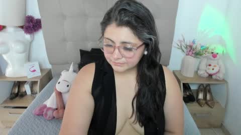 Snapshot of tiff_luxx chatting on April 1, 3:09 pm Tiff Luxx online show from April 1, 3:09 pm