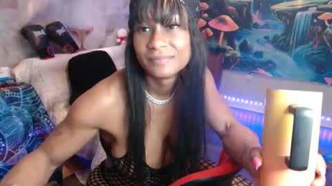 Snapshot of tiffanilove chatting on March 1, 7:32 am Tiffani Love online show from March 1, 7:32 am