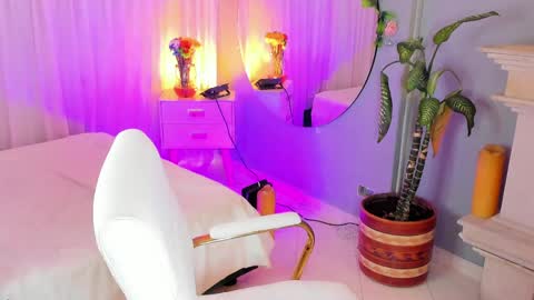Tiffany Becker online show from May 29, 1:09 pm
