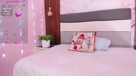 TIFFANY BELLO  online show from December 3, 7:56 pm