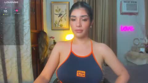 Snapshot of tiffany_cams chatting on June 22, 12:35 am Tiffany online show from June 22, 12:35 am