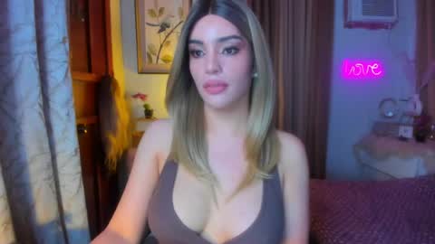 Snapshot of tiffany_cams chatting on July 8, 12:20 pm Tiffany online show from July 8, 12:20 pm