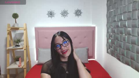 tiffany_fox019 online show from April 4, 8:50 pm