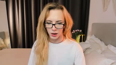 Snapshot of tiffany_king chatting on March 22, 3:37 pm Tiffany online show from March 22, 3:37 pm