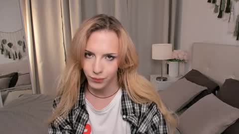 Snapshot of tiffany_king chatting on April 1, 8:17 pm Tiffany online show from April 1, 8:17 pm