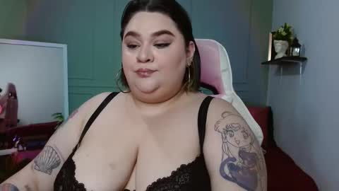 Snapshot of tiffany_laurens chatting on December 14, 9:07 am dont forget ask for custom vids online show from December 14, 9:07 am