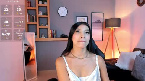 Snapshot of tiffany_low chatting on April 5, 2:47 pm tiffany_low online show from April 5, 2:47 pm
