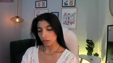 Snapshot of tiffany_low chatting on April 19, 3:22 pm tiffany_low online show from April 19, 3:22 pm