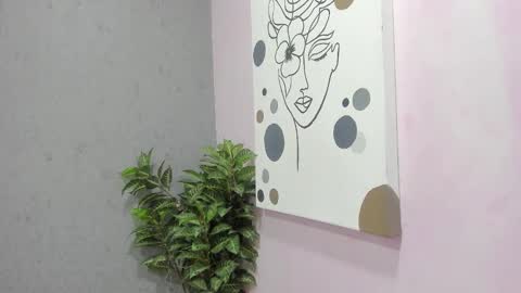 tiffany_mendez online show from December 18, 12:00 pm