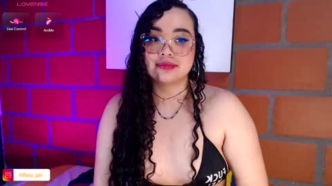 Snapshot of tiffanygiil chatting on January 26, 5:56 am TiffanyGiil NEW ACCOUNT online show from January 26, 5:56 am