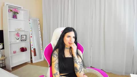 Tiffani online show from March 24, 2:33 pm