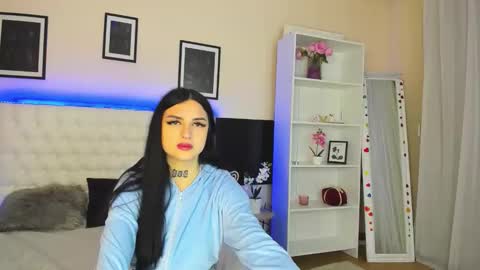 Tiffani online show from March 25, 1:50 pm