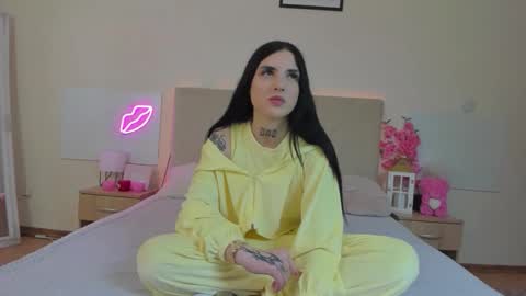 Tiffani online show from April 3, 12:36 pm