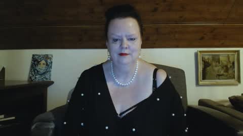 TiffanyMature online show from May 3, 8:15 pm