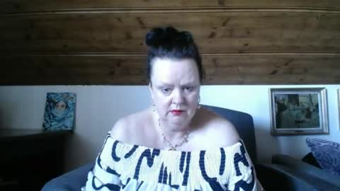 Snapshot of tiffanymature chatting on May 26, 9:38 am TiffanyMature online show from May 26, 9:38 am