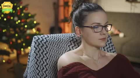 tiffanyriox online show from December 20, 1:45 am