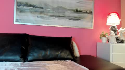 Stefany Suarez online show from December 17, 6:25 pm