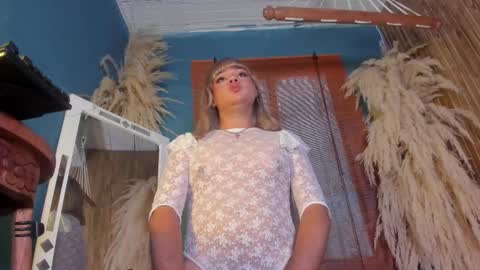 tiffanyy_deluxe online show from January 14, 1:50 pm