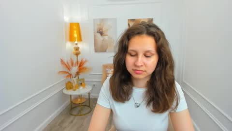 tiffanyyouwert online show from May 20, 4:24 pm