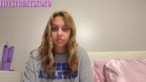 Snapshot of tiffstreatsxoxo chatting on May 17, 3:08 pm Tiffstreatsxoxo online show from May 17, 3:08 pm